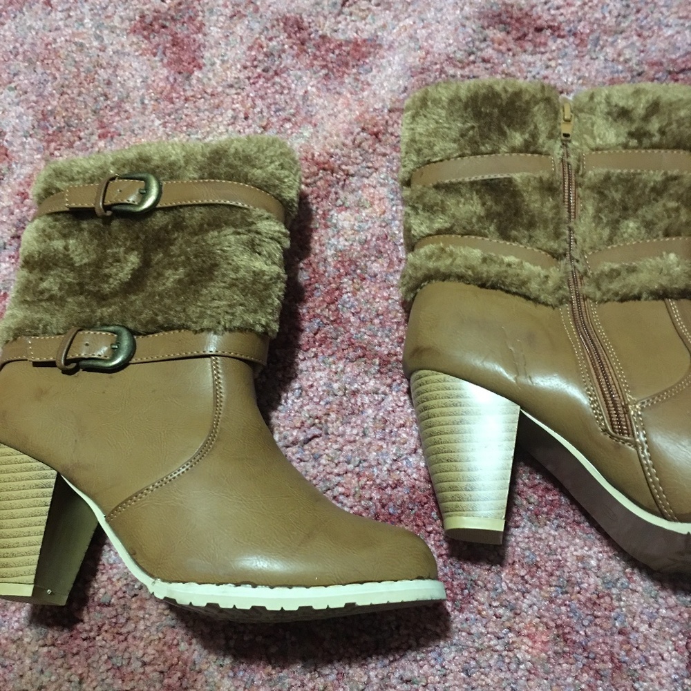 Boots - Picture 3 of 3